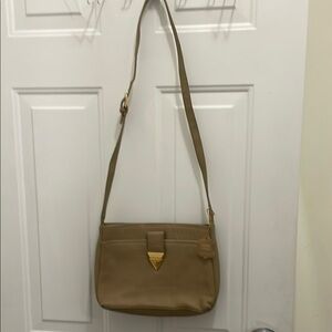 MARLO: Classic Tan Leather Shoulder Bag with Gold Clasp